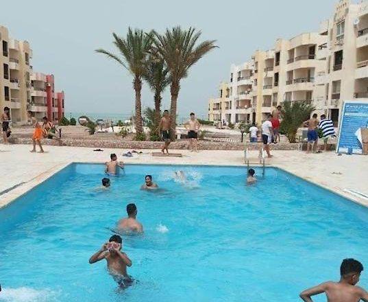 Möbliert und Ausstattung 2BD-Wohnung in Strandlage mit Swimmingpool