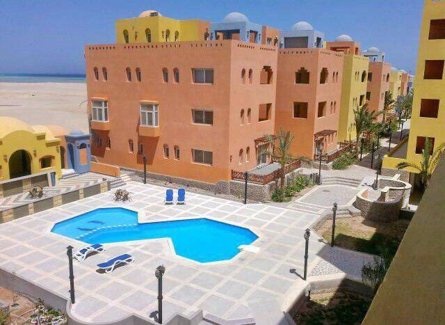 Al Dora Residence Hurghada. Neue, teilmöblierte 1BD-Wohnung mit seitlichem Meerblick zu verkaufen