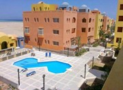 Al Dora Residence Hurghada. Neue, teilmöblierte 1BD-Wohnung mit seitlichem Meerblick zu verkaufen