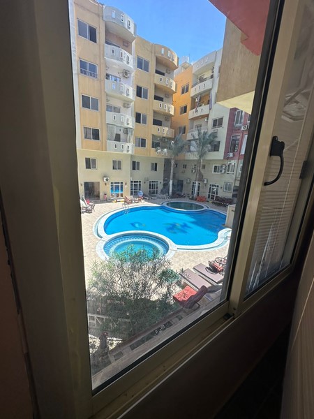 Двуспальная квартира с мебелью и техникой в Даймонд Арабия Хургада. Зеленый контракт, бассейн. 