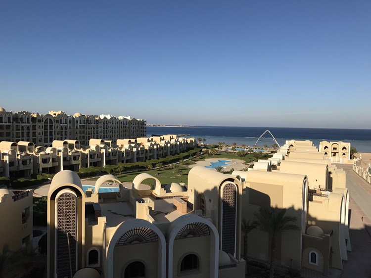 Квартира с 2 спальнями на первой линии моря в отеле Гравити Сахль Хашиш. Пляж и бассейн с подогревом