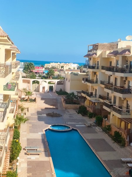 Sea view, furnished 1 bedroom apartment in Hurghada, Al Ahyaa. Sky compound with pool near the sea 