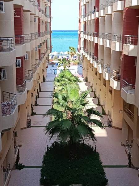 1BD-Wohnung in erster Linie zum Verkauf im Elite-Projekt Casablanca Beach Hurghada. Privatstrand, Po