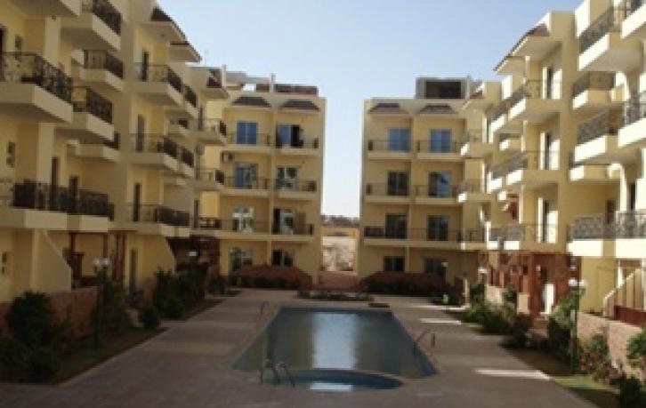 Cheap 1BD apartment in Hurghada near the sea with low maintenance fees. Swimming pool.Across the sea