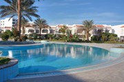 Villa zum Verkauf in Hurghada mit Privatstrand und Pools an der Mamsha-Promenade