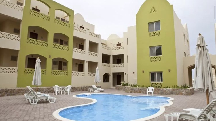 Apartment with private garden in luxury compound with pools. Makadi Orascom city