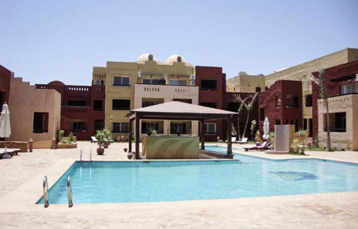 Property in Hurghada. Furnished, spacious 2BD apartment in compound with pool. Walk distance to sea.