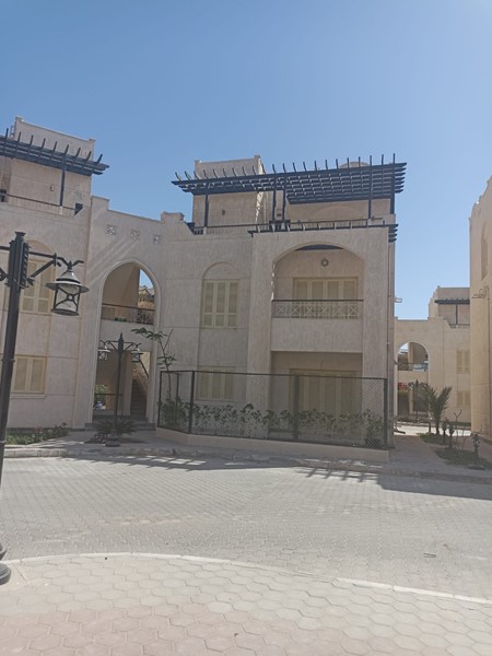 Geräumige, 90m, 1BD Wohnung, mit 20m Terrasse in neuer bewachter Anlage bei El Gouna. 