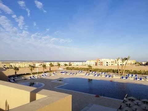 Apartment Makadi Bay. 2 BD apartment in Makadi Heights with private garden. Huge project with pools