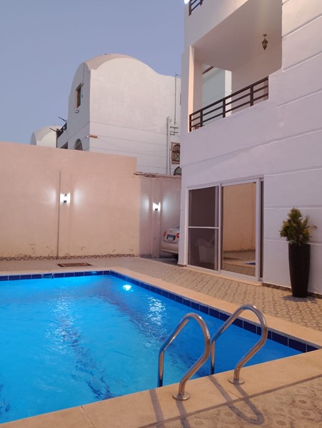 Villa in Hurghada zu verkaufen. Atemberaubende 5BD Villa mit privatem Pool, gegenüber La Perla Hotel