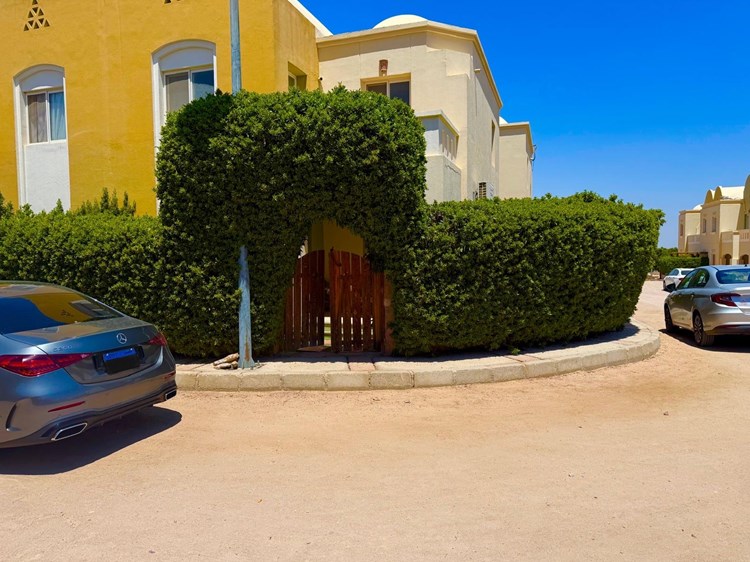 Furnished 2 bedrooms apartment for sale Makadi Heights with private garden | pools & access to beach