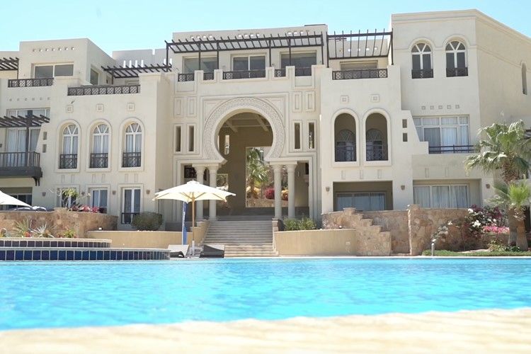 Apartment in Azzurra Sahl Hasheesh. Furnished 2 bedrooms apartment with private garden, beach, pools