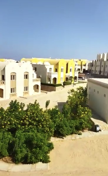 Spacious 2BD apartment in Makadi Bay. Project with pools and access to beach