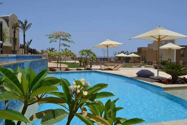 Furnished & equipped 1BD apartment for sale in Azzurra Sahl Hasheesh. Private beach, pools 