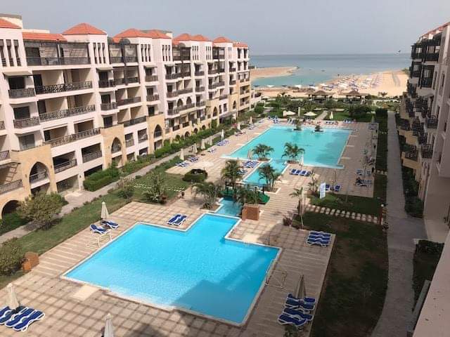 Samra bay 1 bedroom flat. Aqua park, heating pool, private sandy beach