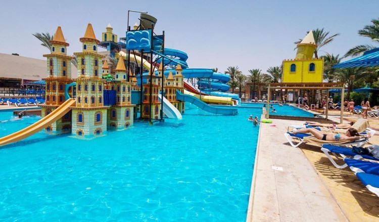 Amazing apartment 1bd,in hotel 5 star Mirage Bay, private beach, pools ,aquapark