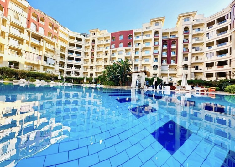 Furnished 1BD apartment for sale in prestigious compound Florenza Khamsin Hurghada | Front of sea