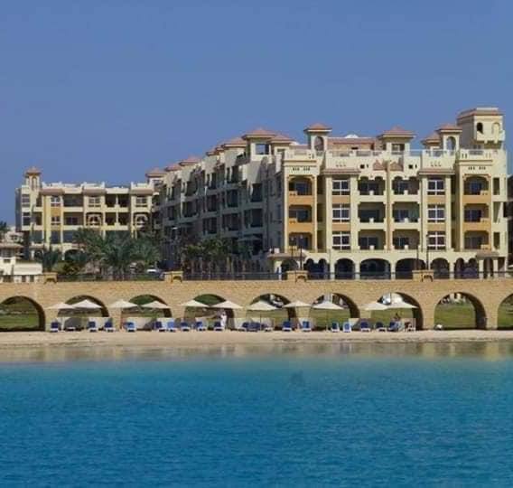 Недвижимость в Сахл Хашиш. Меблированная 2СП квартира с боковым видом на море в апарт-отеле Андалуз