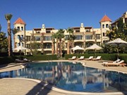 Luxuriöses 1-Schlafzimmer-Apartment mit Garten in Veranda Sahl Hasheesh mit Privatstrand. Rate 6J!