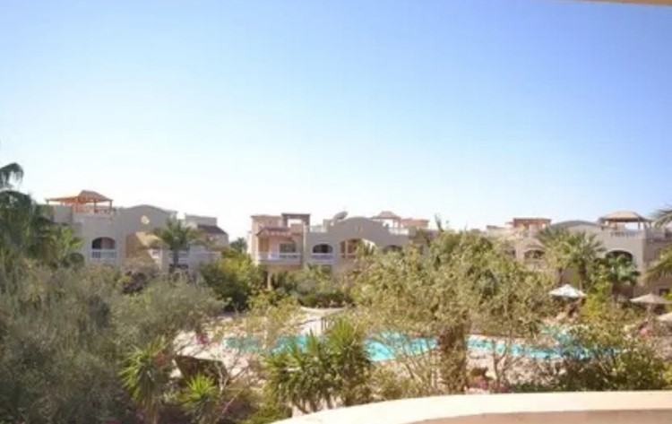 Unfinished, 150sq.m + 150 sq.m roof, quarter villa for sale in Mubarak 7, Hurghada