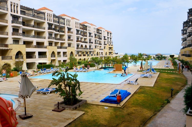 Möbliertes 1BD Apartment mit Meerblick im Gravity Hotel & Aqua Park Hurghada mit Strand