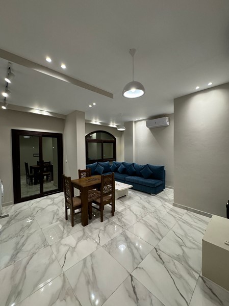 Просторная, 120 кв.м, двуспальная квартира в доме с бассейном в районе Магавиш, Хургада